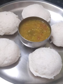 கத்திரிக்காய் கடைந்த சாம்பார்(kathirikkai kadaintha sambar recipe in tamil) செய்முறை முக்கிய புகைப்படம்