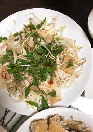 Hình của món Nộm gà hành răm.