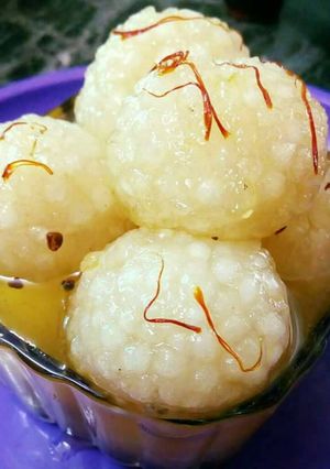 A picture of Sabudana ke rasgulle.