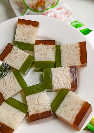 Hình của món Thạch rau câu sợi lá dứa – cốt dừa – café.
