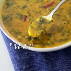 A picture of Spinach & yellow lentil soup.