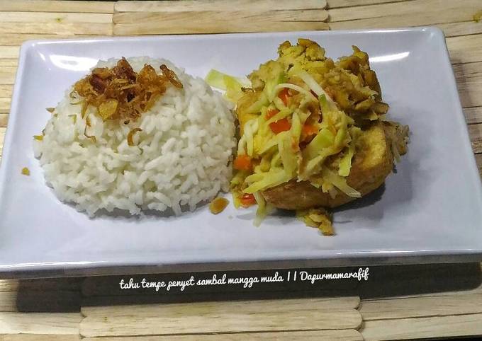 Ini dia! Resep membuat Tahu tempe penyet sambal mangga muda yang gurih