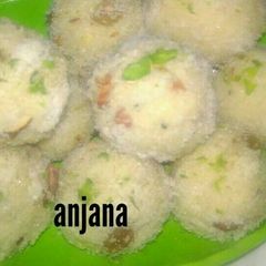 A picture of Rava /suji laddu.
