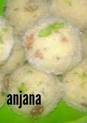 A picture of Rava /suji laddu.