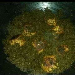 A picture of Kofta palak.