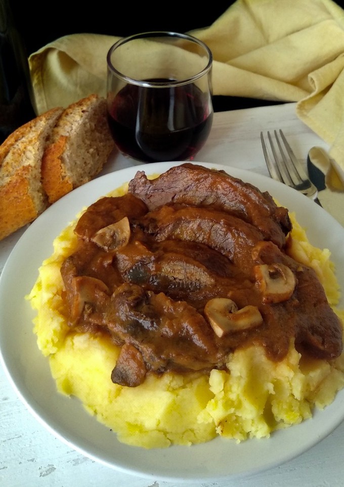 Una foto de Carrilleras de ternera en salsa de vino tinto