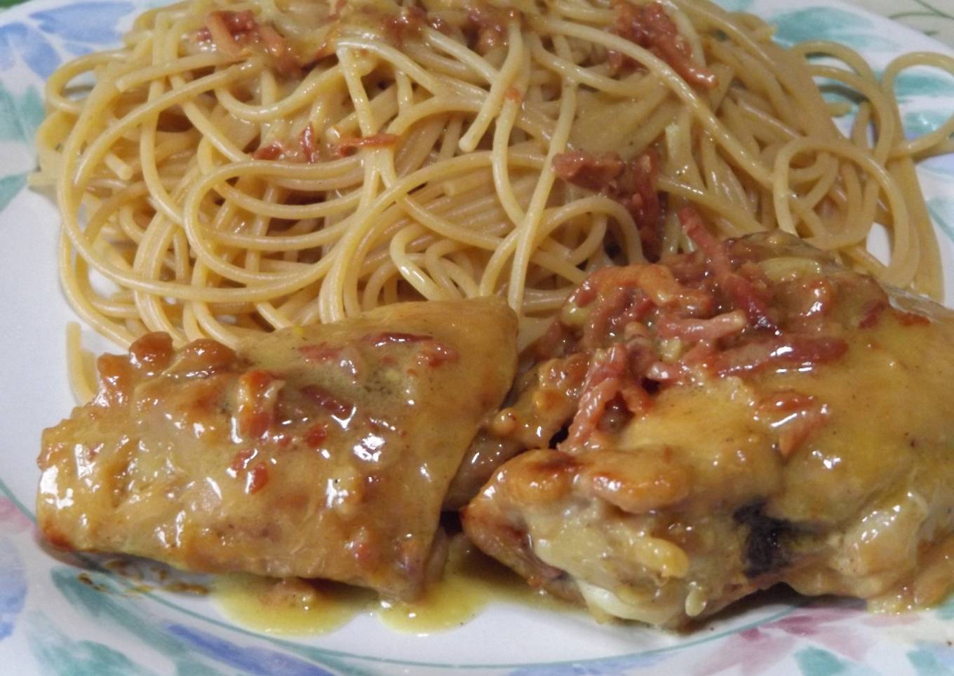 Pollo con jamón ibérico al limón con vino blanco