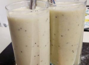 O poză a rețetei Smoothie cu banane, kiwi și înghețată.