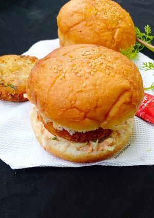 चिकन टिक्की बर्गर (chicken tikki burger recipe in Hindi) रेसिपी मुख्य फोटो