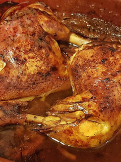 Una foto de Muslos de Pollo al horno con mango y toque de barbacoa