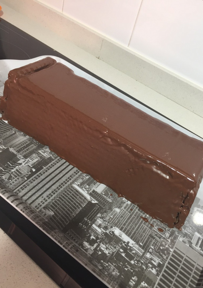 Una foto de Kinder bueno gigante