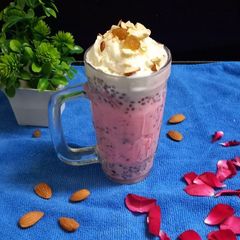 A picture of Rose vanilla faluda.