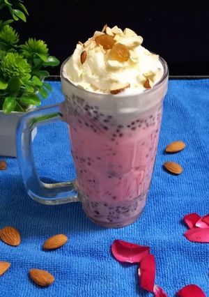 A picture of Rose vanilla faluda.