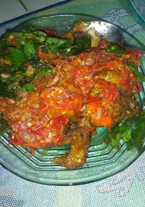 Foto resep Ayam Penyet Daun Kemangi + sambal