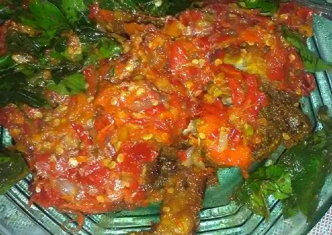 Ayam Penyet Daun Kemangi + sambal