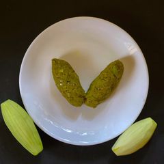 A picture of Potol Khosha’r Khagina (Skin of Parwal mashed).