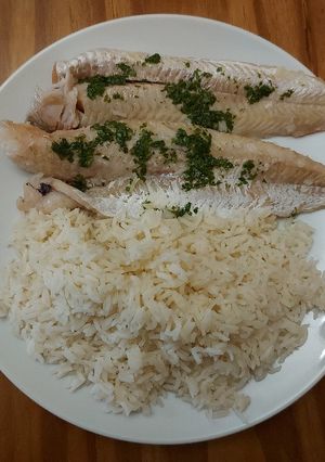 Una foto de Merluza con arroz basmati (pilaf)