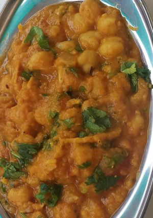 છોલે ચણા (Chhole Chana Recipe In Gujarati) રેસીપી મુખ્ય ફોટો