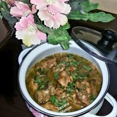 A picture of Chicken white handi.