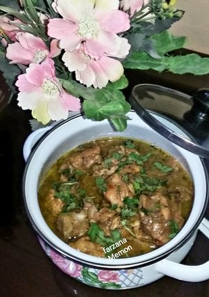 A picture of Chicken white handi.
