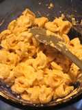 Tortellinis con mayonesa de ajo