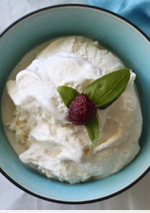 A picture of Banana ice cream (vegan and sugar free).