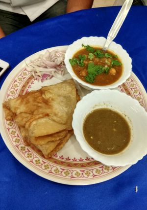 A picture of Chole bhature.