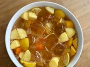 Una foto de cava y naranjas