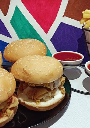 A picture of Homemade Zinger Burger 🍔🍟🍟🍔.