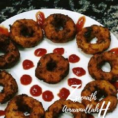 A picture of Bread Medu Vadas.