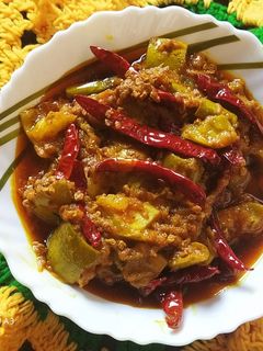 কাঁচা আমের টক ঝাল আচার 😋(kancha aamer tok jhal achar recipe in Bengali) রেসিপির প্রধান ছবি