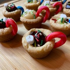 A picture of Hot chocolate cookie cups.