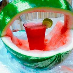 A picture of Watermelon juice with Lemon.
