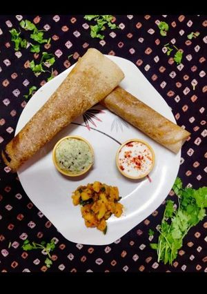 રવા ઢોંસા (Rava Dosa Recipe In Gujarati) રેસીપી મુખ્ય ફોટો