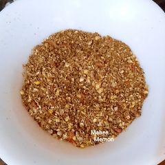 A picture of Karhae dahi bara masala.