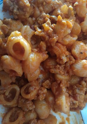 Una foto de Macarrones con carne y salsa de tomate