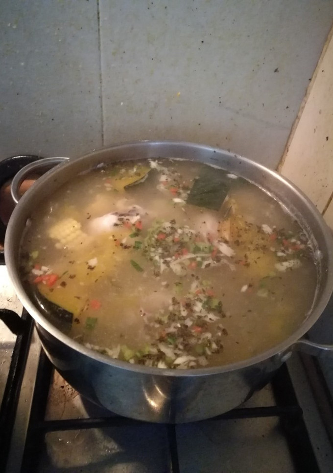 Una foto de Sopa de pollo panameña