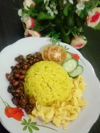 Langkah Mudah untuk Membuat Resep  Nasi kuning praktis yang Enak Banget, Bikin Ketagihan