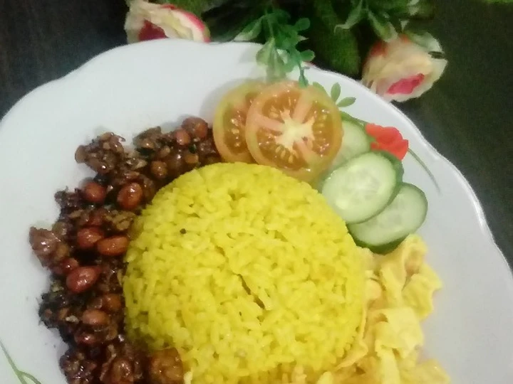 Langkah Mudah untuk Membuat Resep  Nasi kuning praktis yang Enak Banget, Bikin Ketagihan