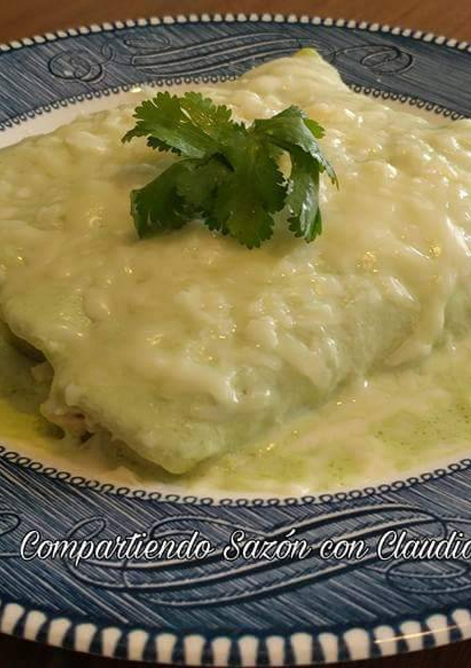 Una foto de Enchiladas verdes con crema🌹