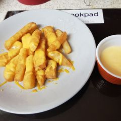 A picture of My Cheesey Chips with homemade Sweet Chilli Cheese Sauce. 😉.