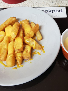 A picture of My Cheesey Chips with homemade Sweet Chilli Cheese Sauce. 😉.