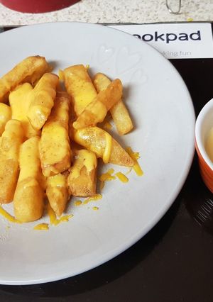 A picture of My Cheesey Chips with homemade Sweet Chilli Cheese Sauce. 😉.