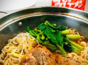 Una foto de Ramen miso instantáneo Japonés Sapporo Ichiban Miso Ramen 🇺🇾🇯🇵サッポロ一番みそラーメン