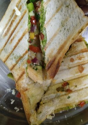 સેન્ડવીચ(Sandwich Recipe in Gujarati) રેસીપી મુખ્ય ફોટો