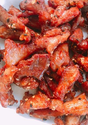 รูปของ หมูทอด งา ขาว-ดำ แดดเดียว