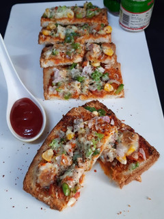 ब्रेड पिज़्ज़ा सैंडविच (bread pizza sandwich recipe in Hindi) रेसिपी मुख्य फोटो