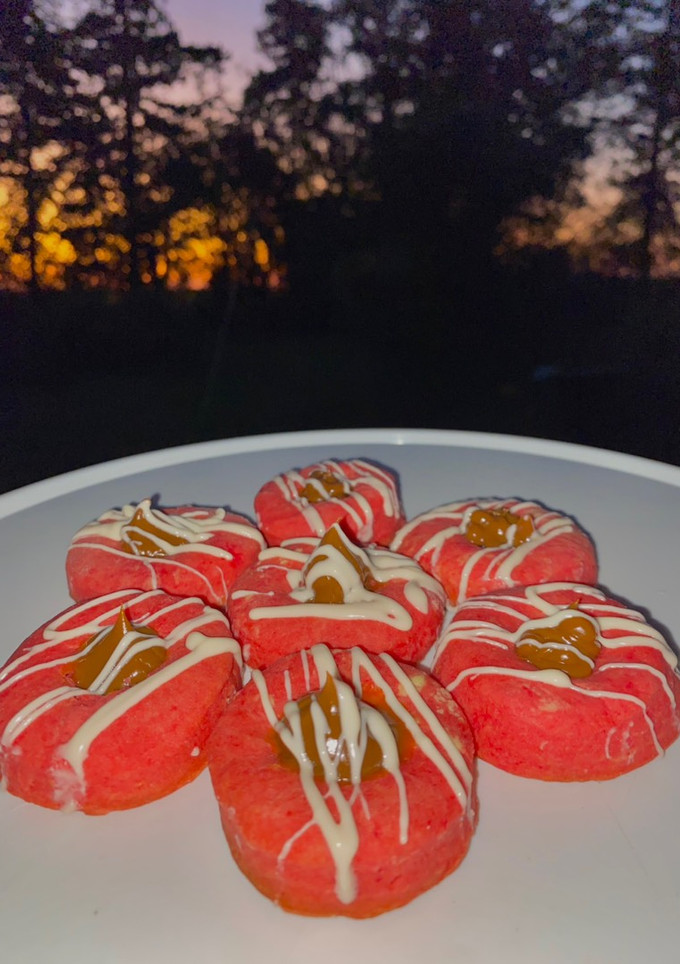 Una foto de Pepas de dulce de leche •bañadas en chocolate blanco•
