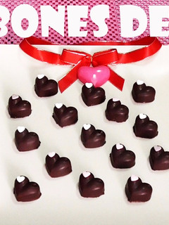 Una foto de Bombones corazón rellenos de café