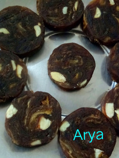 खजूर ड्राई फ्रूट रोल (Khajoor dry fruit roll recipe in hindi) रेसिपी मुख्य फोटो